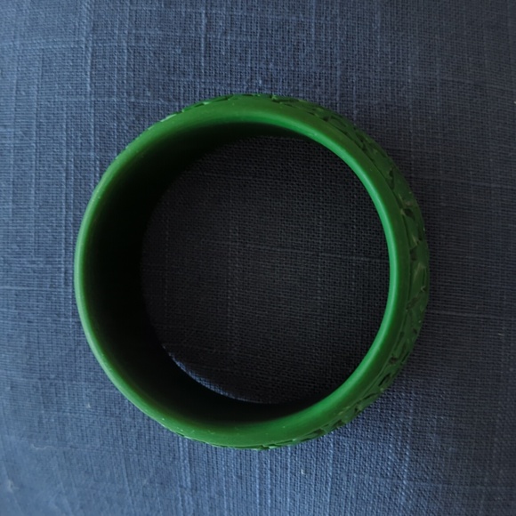 Vintage Forrest Green Faux Carved Asian Floral Cinnabar Bangle Maiden Size - Picture 5 of 8